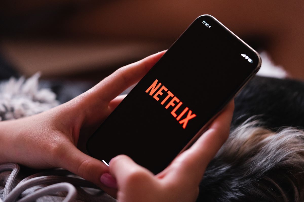 How to Watch Your Favorite Netflix Family Movies On Phone While Moving Abroad