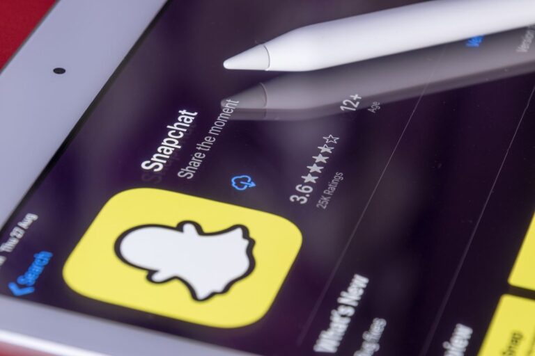 What Does A Gray Arrow Mean On Snapchat? - Being Human