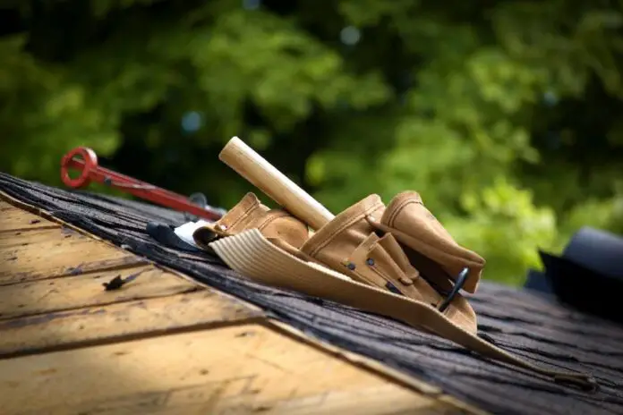 4 Things To Know While Hiring A Roofing Contractor