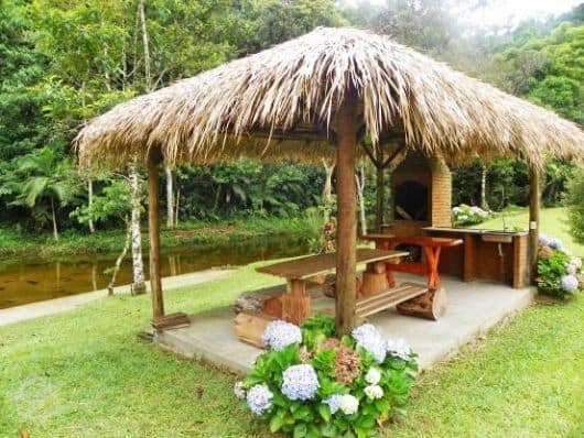 Traditional Grass-thatched Pergola Roof