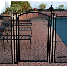High Gate Swimming Pool Fence Idea
