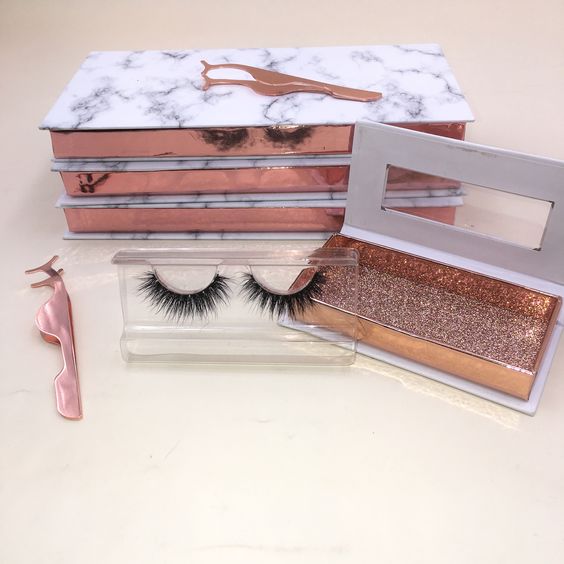 Eyelash Box with Shiny Card