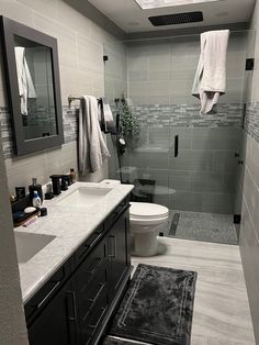 Patterned Gray and Black Bathroom Idea